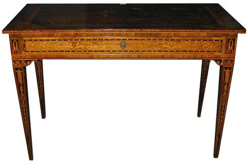 An 18th Century Italian Writing Table No. 2034 An 18th Century Italian Writing Table No. 2034