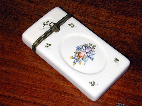 A 19th Century English Porcelain Vanity Case No. 868 A 19th Century English Porcelain Vanity Case No. 868