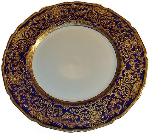 A Set of Eleven Royal Doulton Dinner Plates No. 2323 A Set of Eleven Royal Doulton Dinner Plates No. 2323