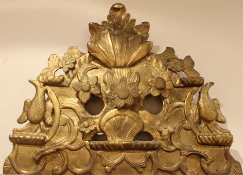 An Elegant Diminutive 18th Century Italian Giltwood Mirror No. 3673 An Elegant Diminutive 18th Century Italian Giltwood Mirror No. 3673
