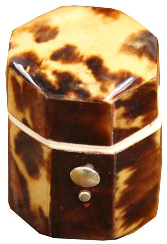 An Early to Mid 19th Century Tortoiseshell Thimble Case No. 4233 An Early to Mid 19th Century Tortoiseshell Thimble Case No. 4233